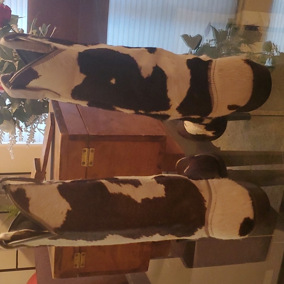Cow Town 1987 Cow hide Hair On Boots 1.5 inch heel.  12" shaft height. - Picture 6 of 9